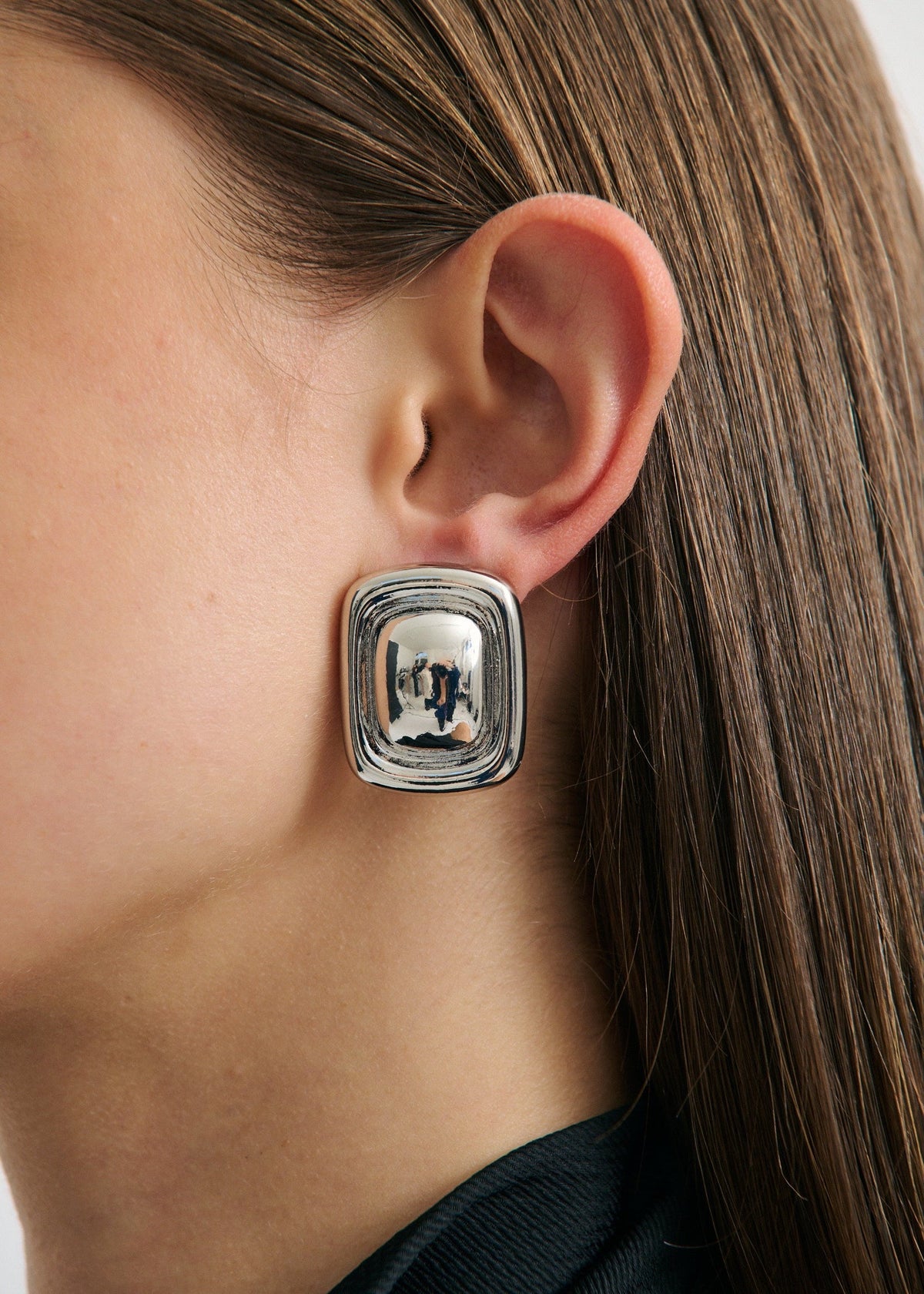 Ovale Earring In Gold by Anna Rossi Jewellery - view 4