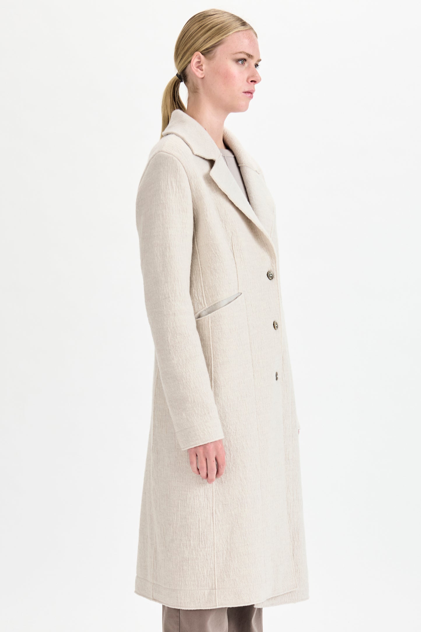 VIRGIN WOOL COAT WITH JET POCKETS. CHALK