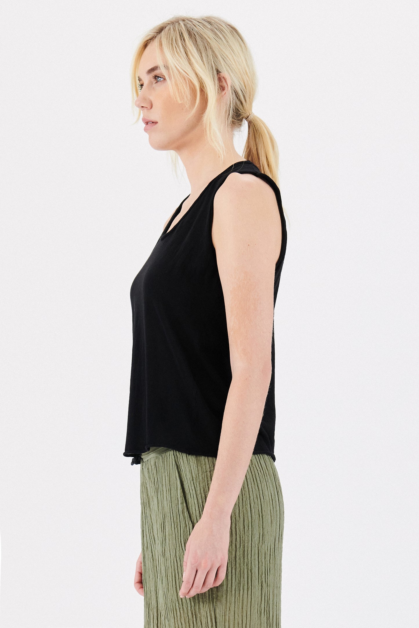 KNITTED TANK W WIDE STRAP