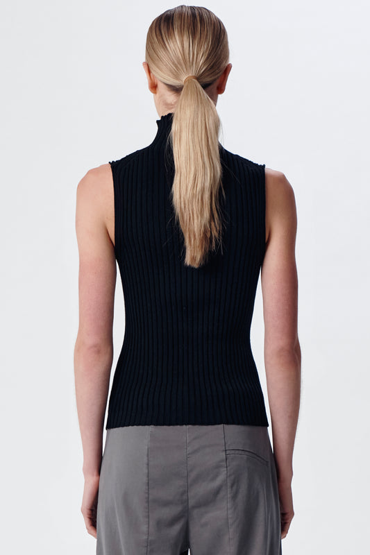 RIBBED KNIT SLEEVELESS TURTLE NECK