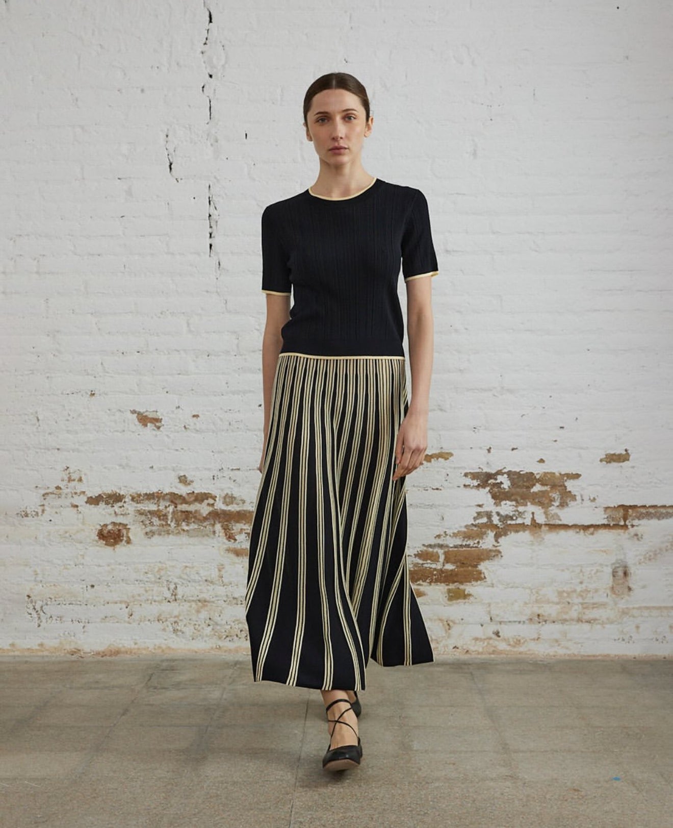 FLARED KNITTED BLACK & WHITE SKIRT