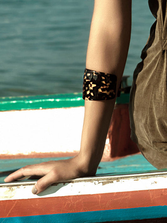 MEDIUM TORTOISESHELL CUFF BRACELET 5CM