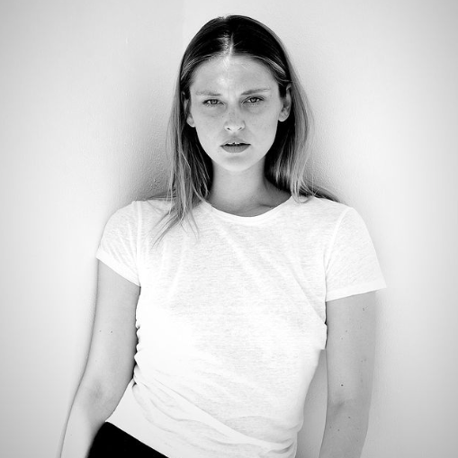 The basic white T & how to style it – Moya Sydney