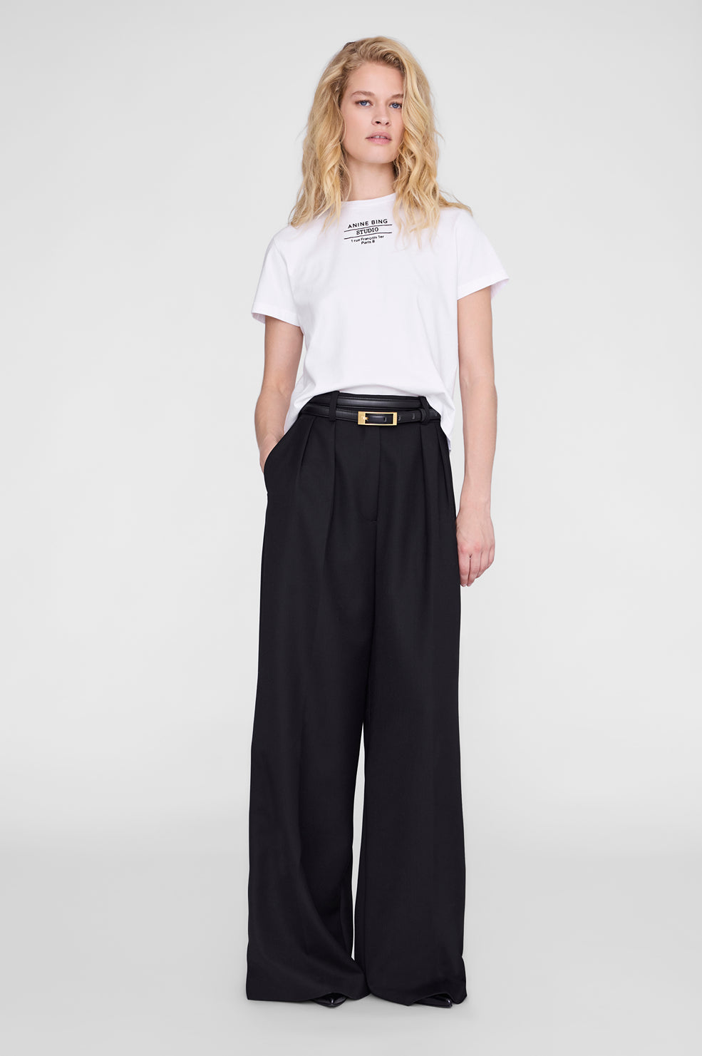 SHELLEY TEE STUDIO IN WHITE