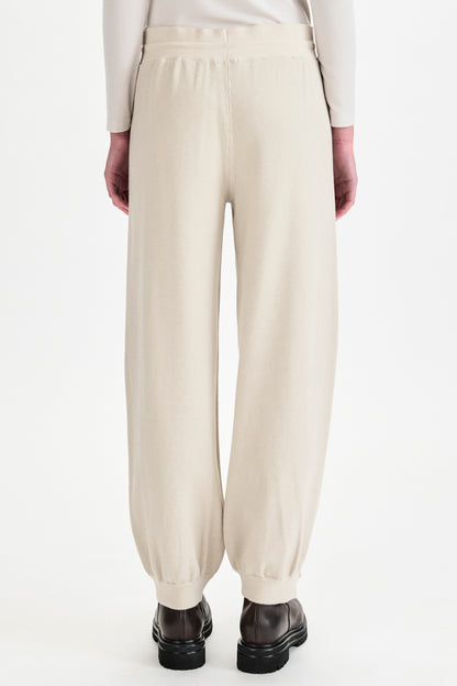 KNIT LEISURE  PANT WITH DRAW SRTING WAIST. CHALK