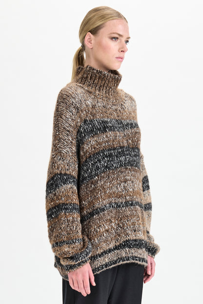 TURTLE NECK STRIPE MELANGE PULLOVER. TOBACCO