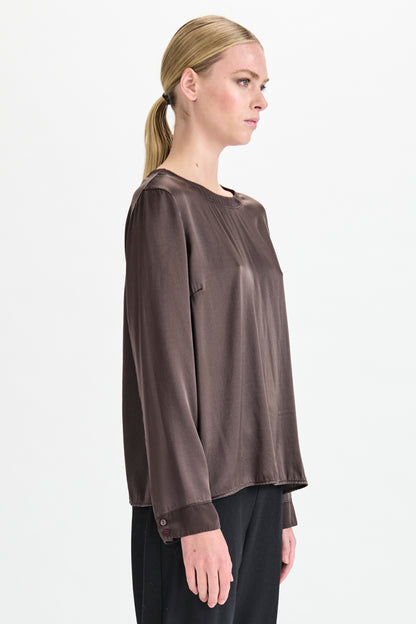 ROUND NECK SILK  AND ELASTIN L/S BLOUSE. MERLOT