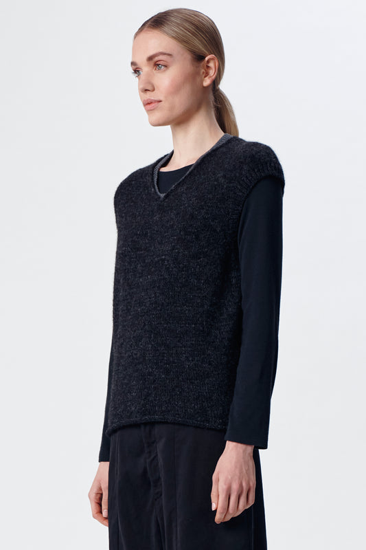 VEST W CONTRAST KNIT V_NECK LINE