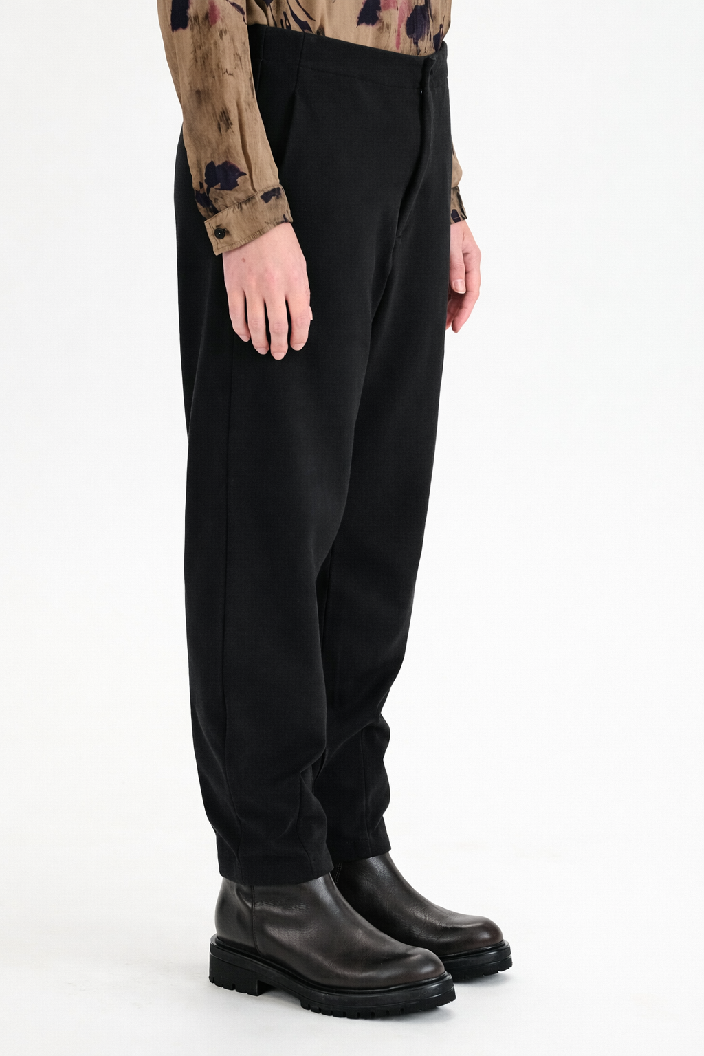 STRETCH SLIM BARREL PANT.  BLACK