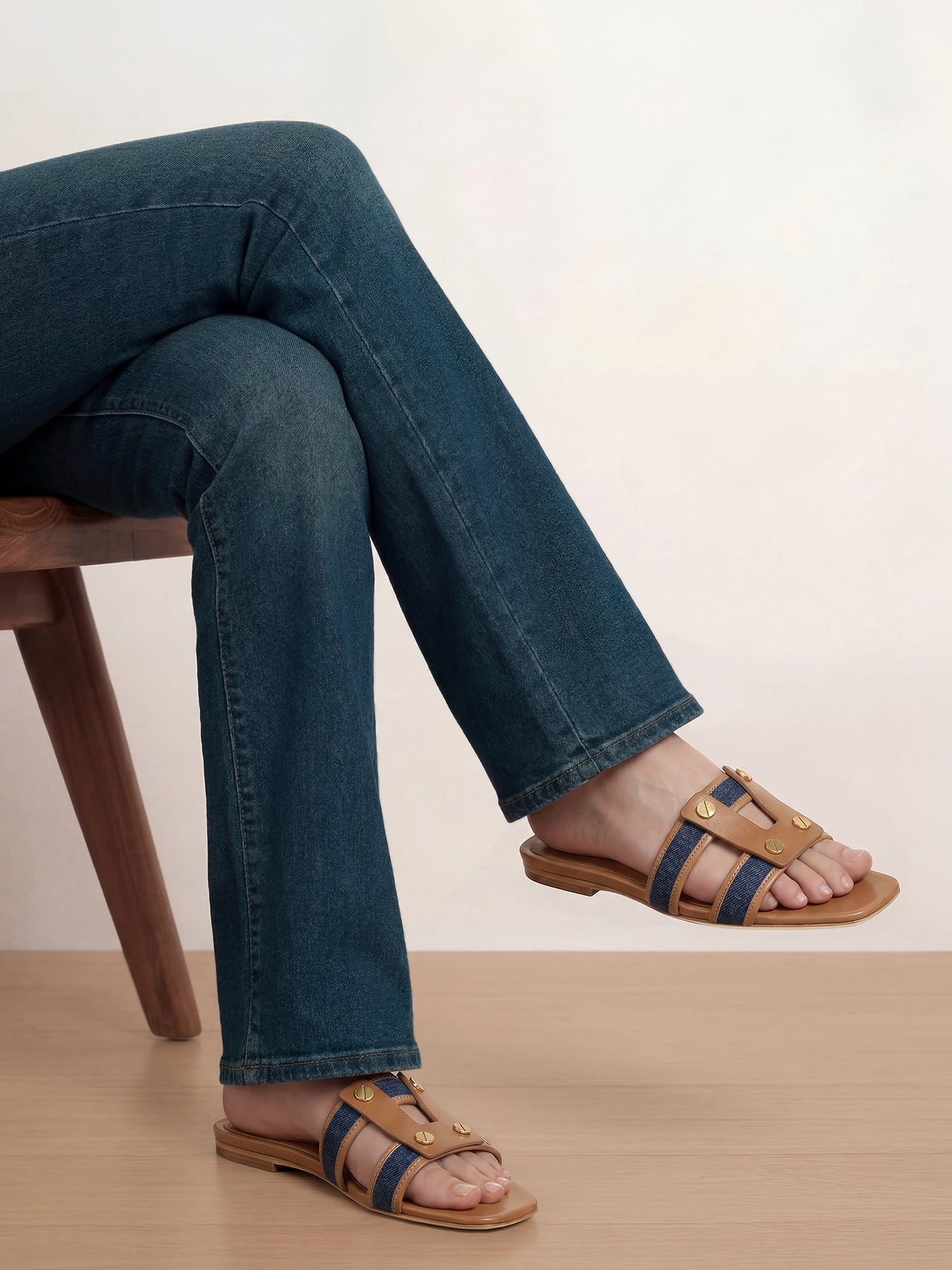 VIA SLIDE SANDAL