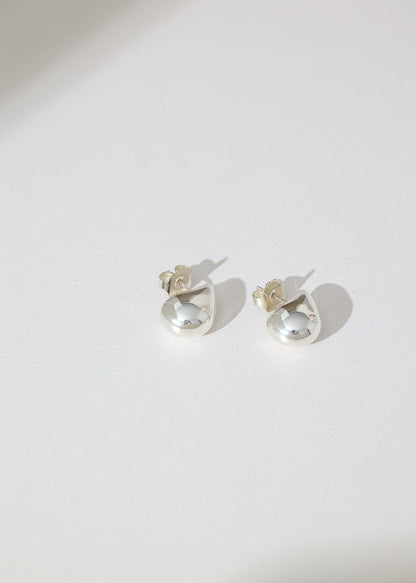 STERLING SLIVER SMALL HOLLOW FORM TEAR DROP STUDS