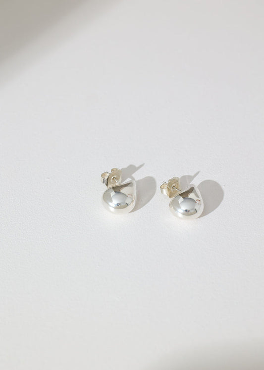 STERLING SLIVER SMALL HOLLOW FORM TEAR DROP STUDS