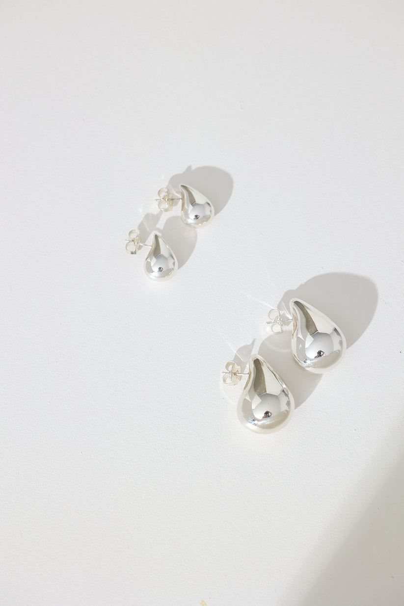 STERLING SLIVER SMALL HOLLOW FORM TEAR DROP STUDS