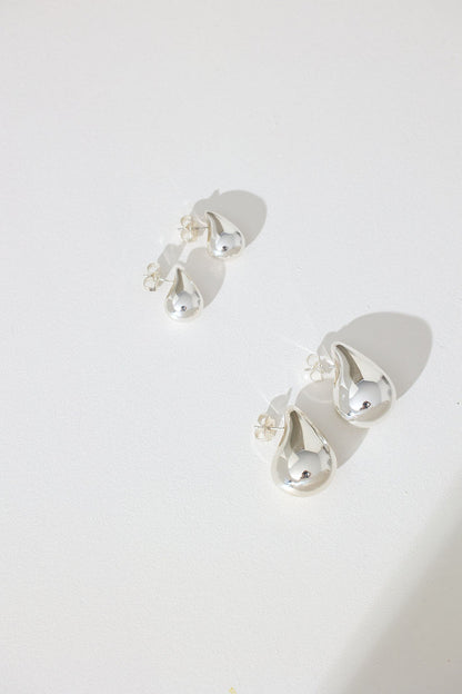 STERLING SLIVER SMALL HOLLOW FORM TEAR DROP STUDS