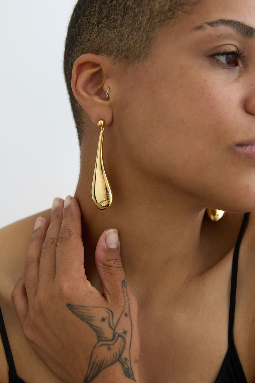 GOLD LONG HOLLOW FORM TEAR DROP STUD EARRINGS