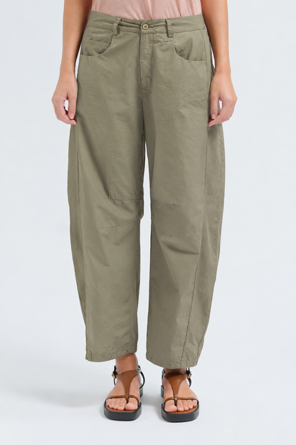 COTTON BARREL PANT IN GREEN