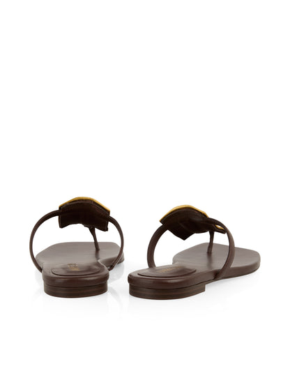LEATHER THONG W DECORATION IN DARK WOOD