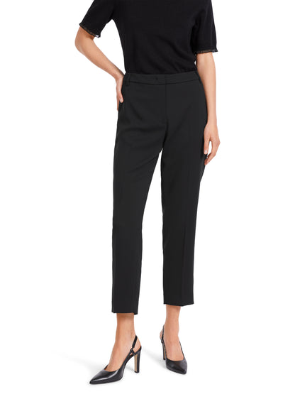 THE FUZHOU PANTS W A FEMININE SHAPE