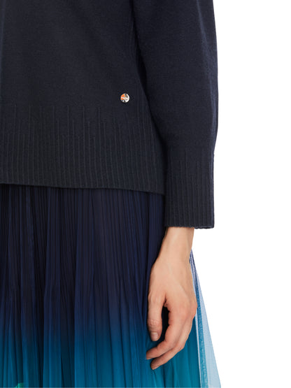 CLASSIC ROUND NECK RAGLAN SLEEVE JUMPER