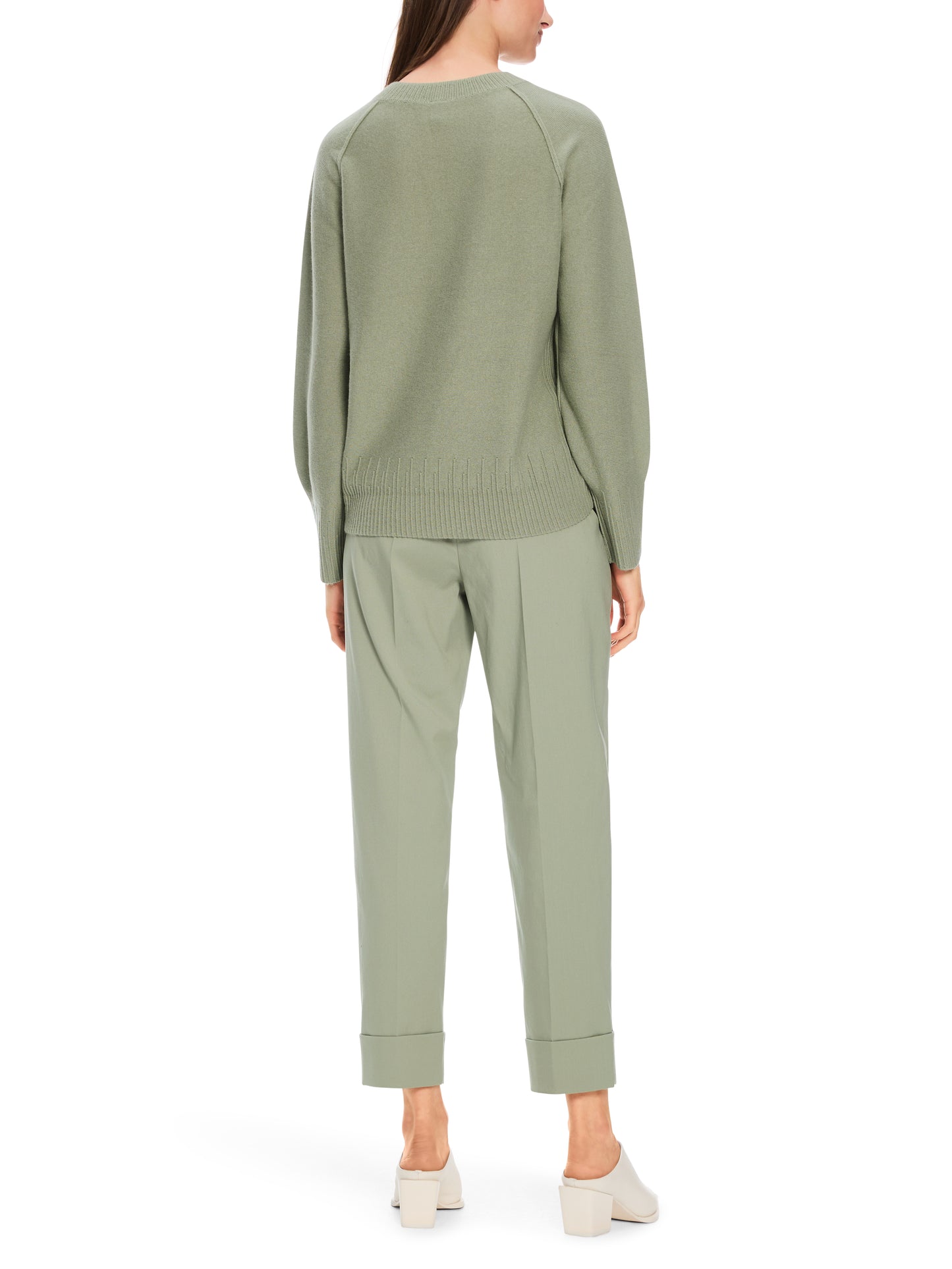 CLASSIC ROUND NECK RAGLAN SLEEVE JUMPER