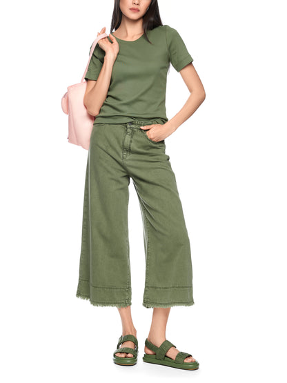 RIBBED SLIM CREW T-SHIRT IN OLIVINE