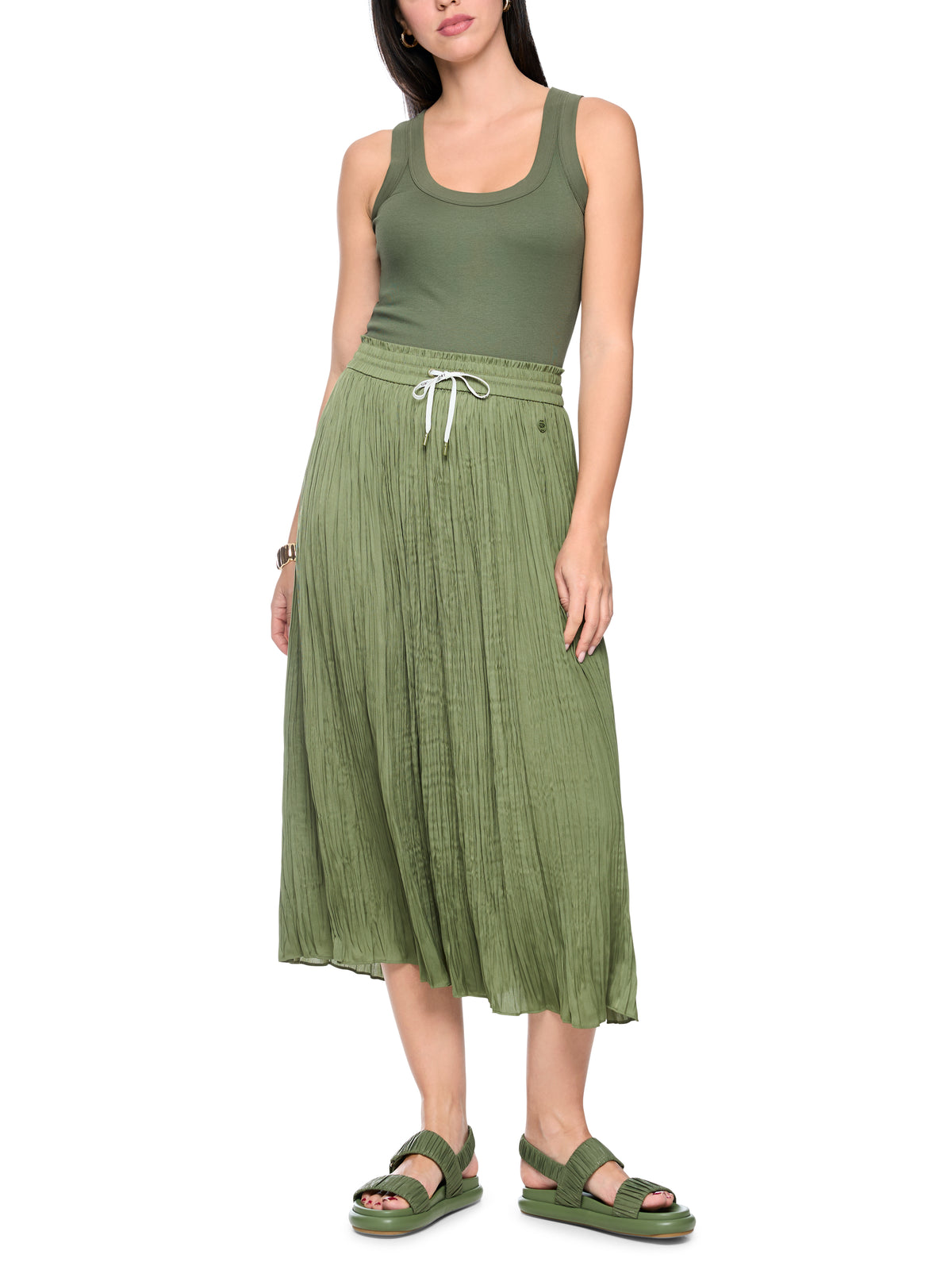 BASIC RIB SCOOP NECK TANK IN OLIVINE