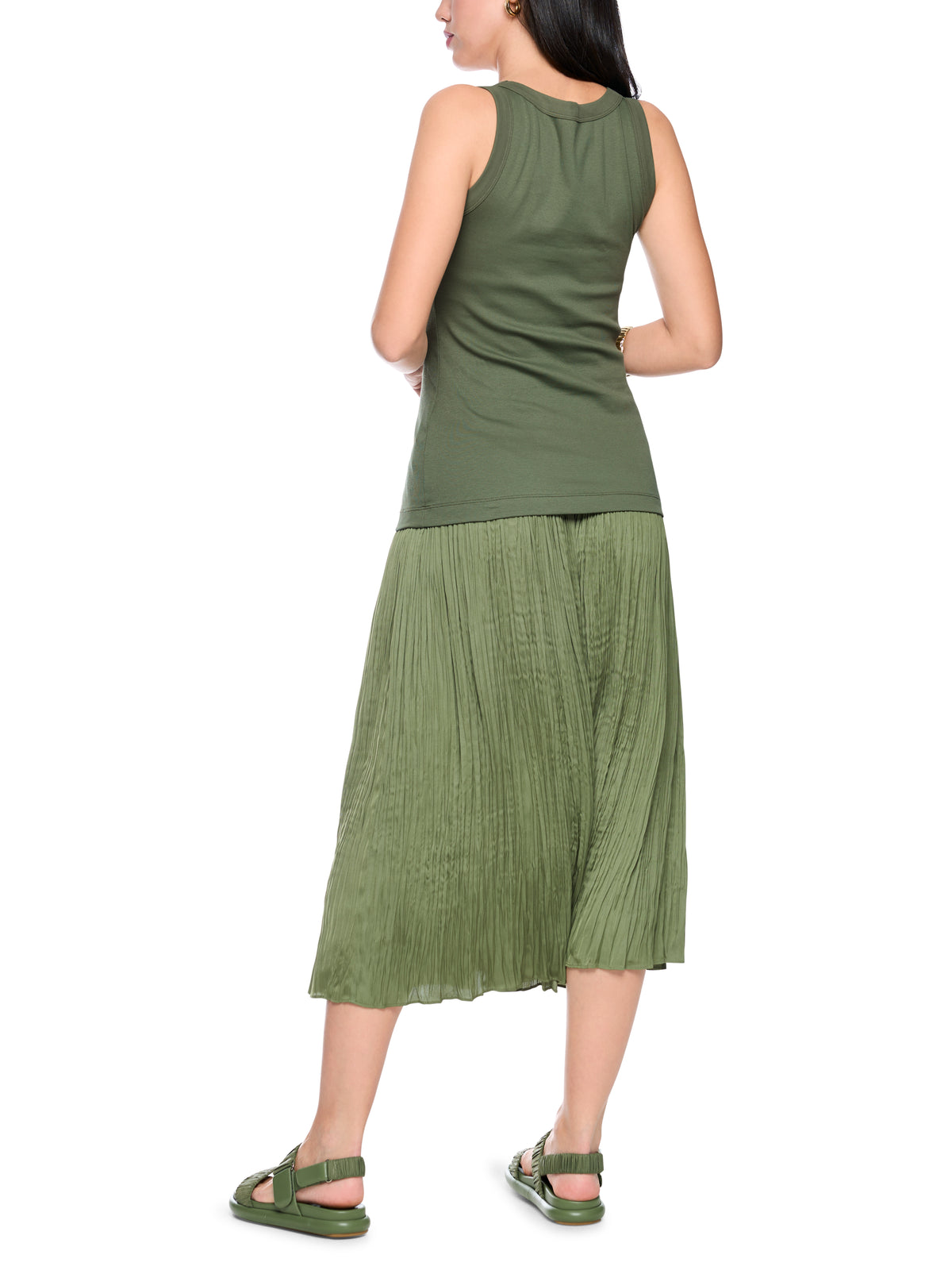 BASIC RIB SCOOP NECK TANK IN OLIVINE