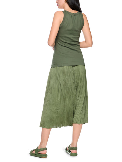 BASIC RIB SCOOP NECK TANK IN OLIVINE