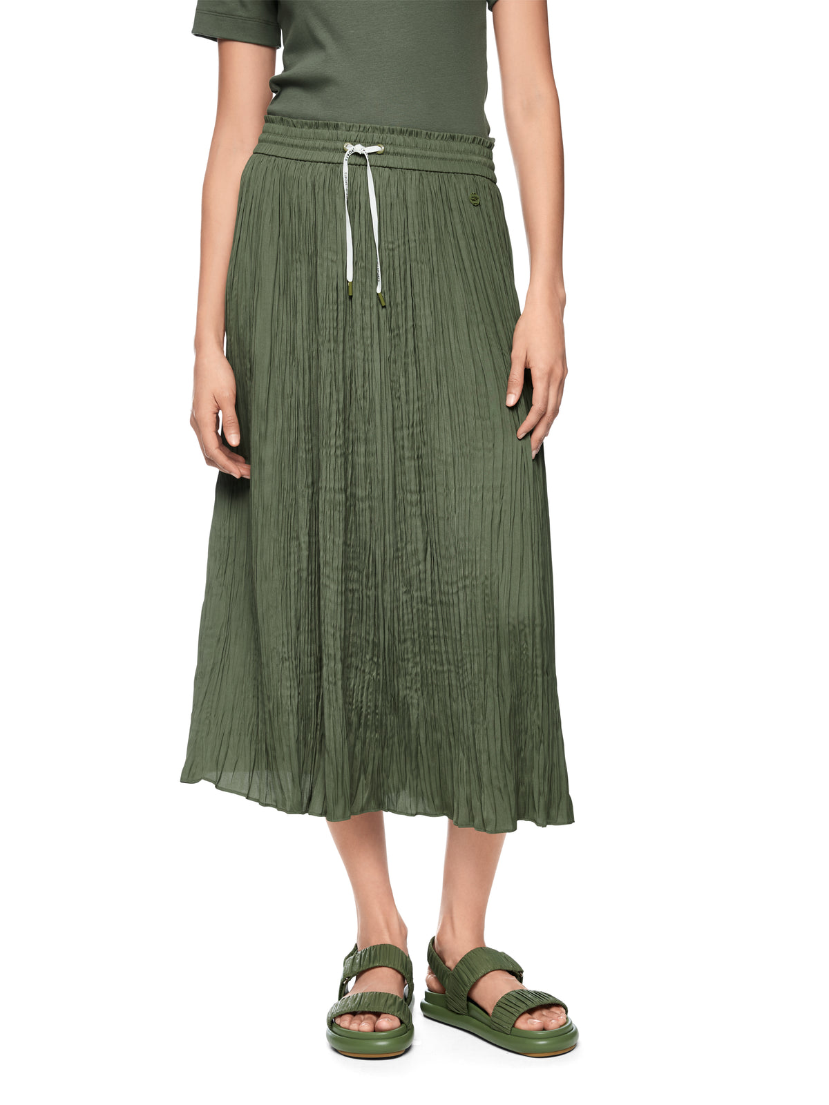 PLEATED SKIRT W ELASTIC WAISTBAND IN OLIVINE