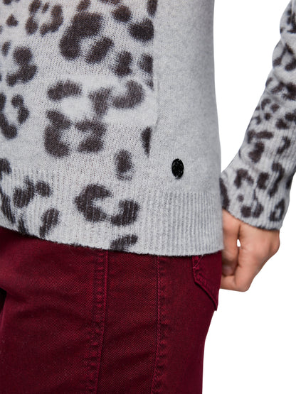 LEOPARD PRINT PLACED OVER SWEATER GREY