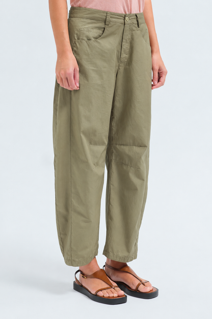 COTTON BARREL PANT IN GREEN