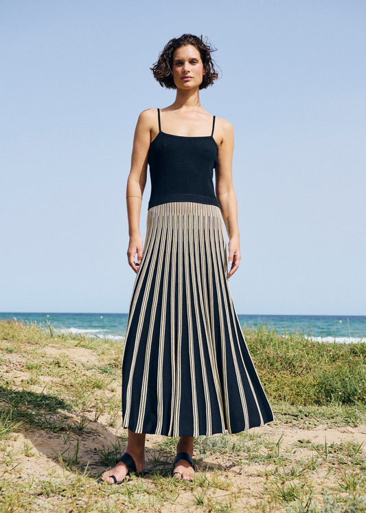 FLARED KNITTED BLACK & WHITE SKIRT