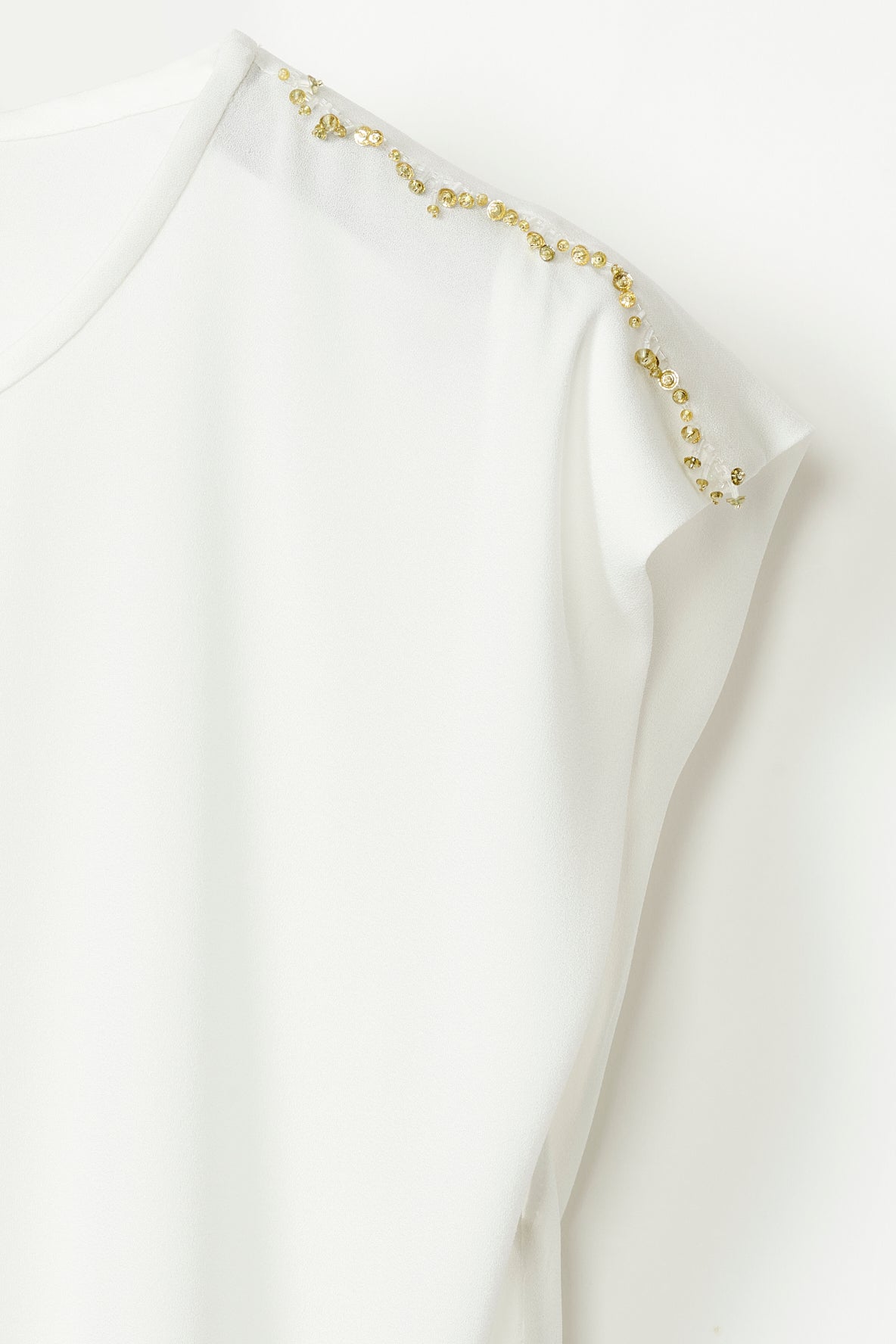 CLASSIC SLEEVELESS TOP W BEADING ON SHOULDER SEAM