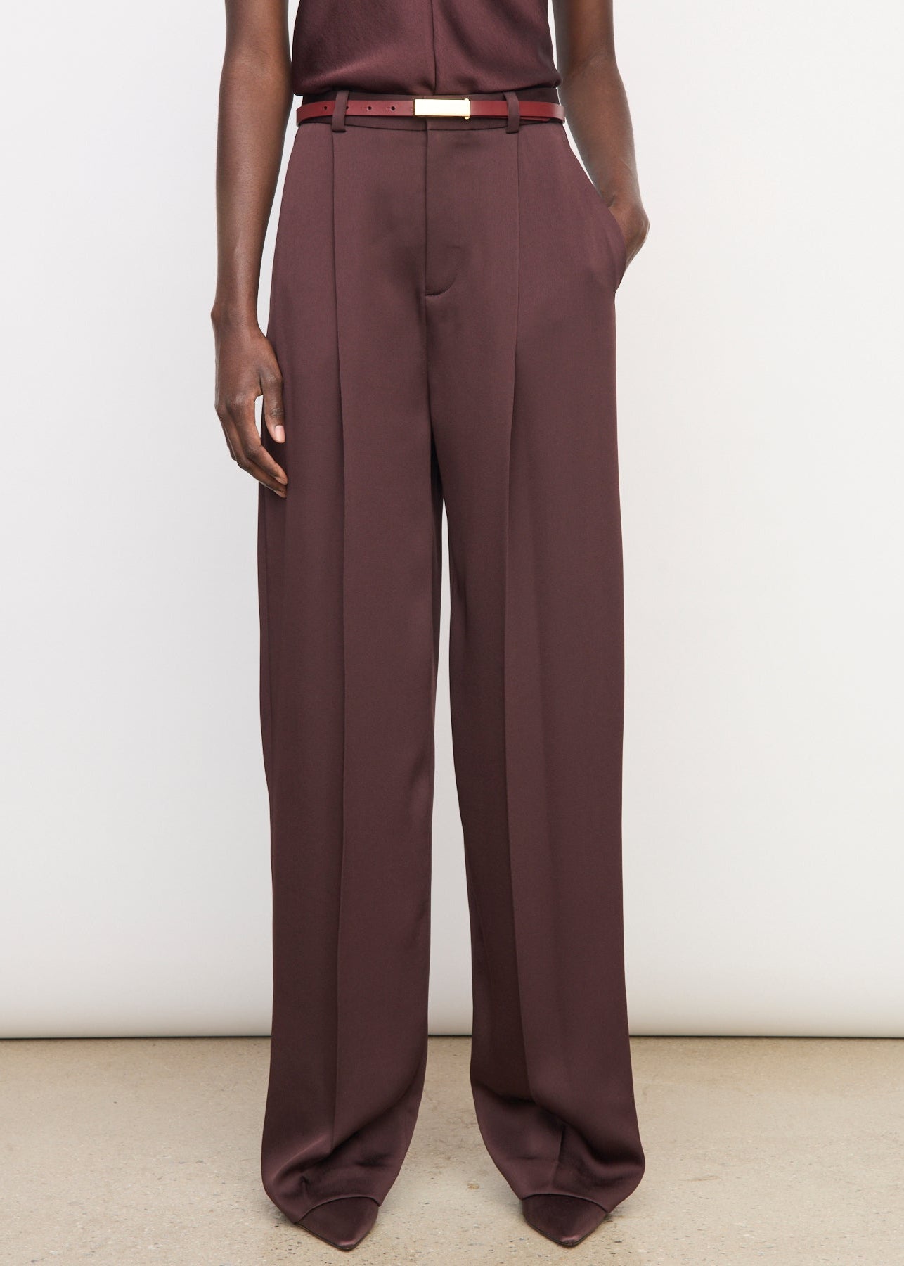 MID RISE  LEG PLEATED FRONT TROUSER