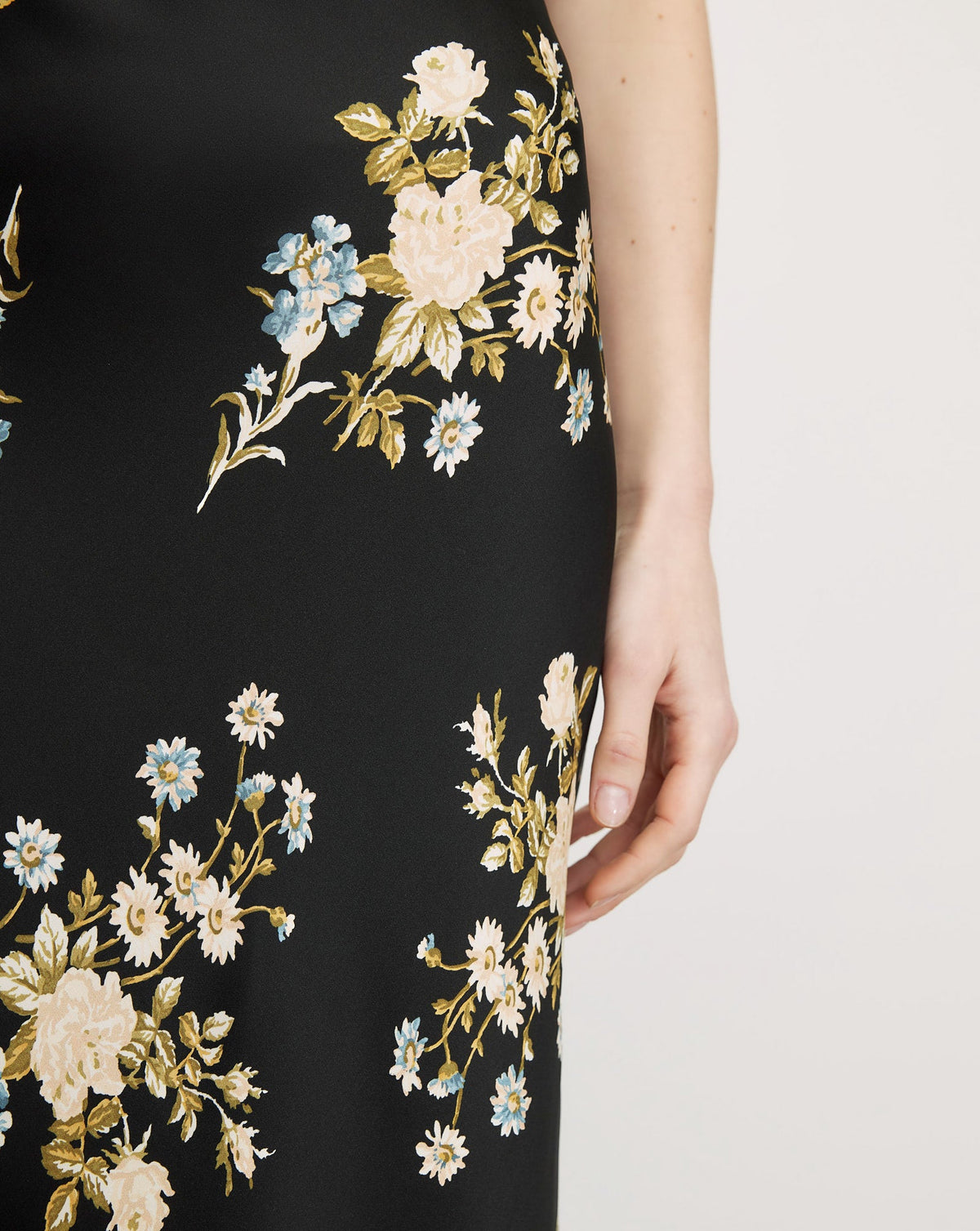 CLOVER SKIRT IN BLACK MULTI