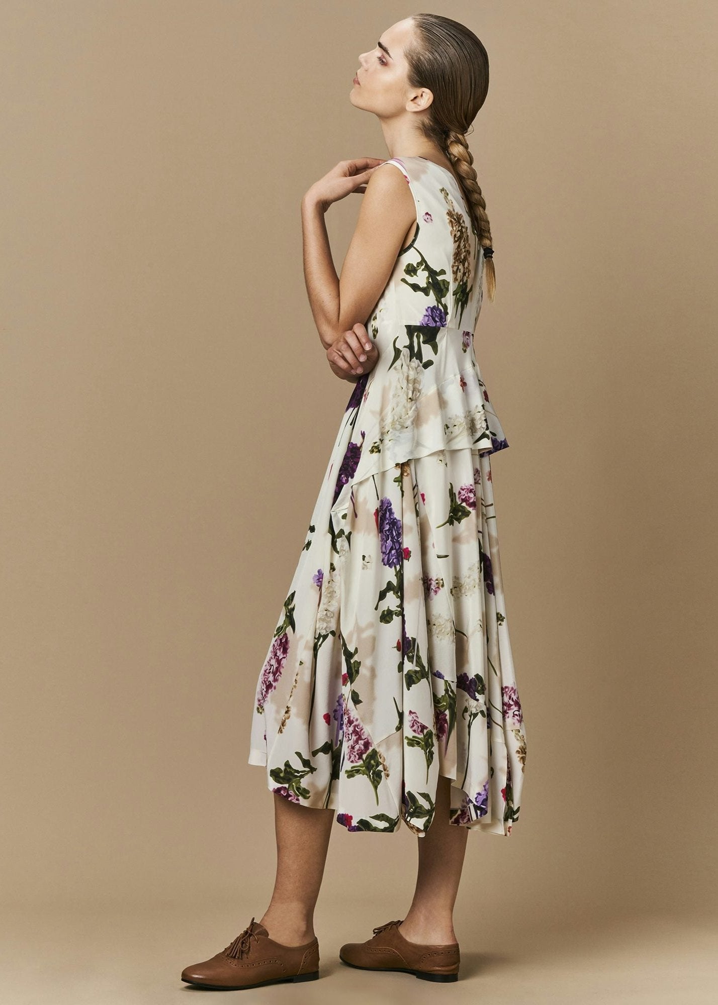 DAPPLED LIGHT FLOWING SLEEVELESS DRESS IN FLORAL PRINTED SILK