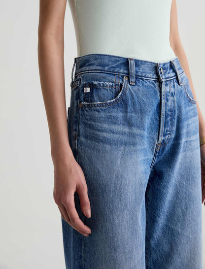 SYDNEY JEANS IN CANDID