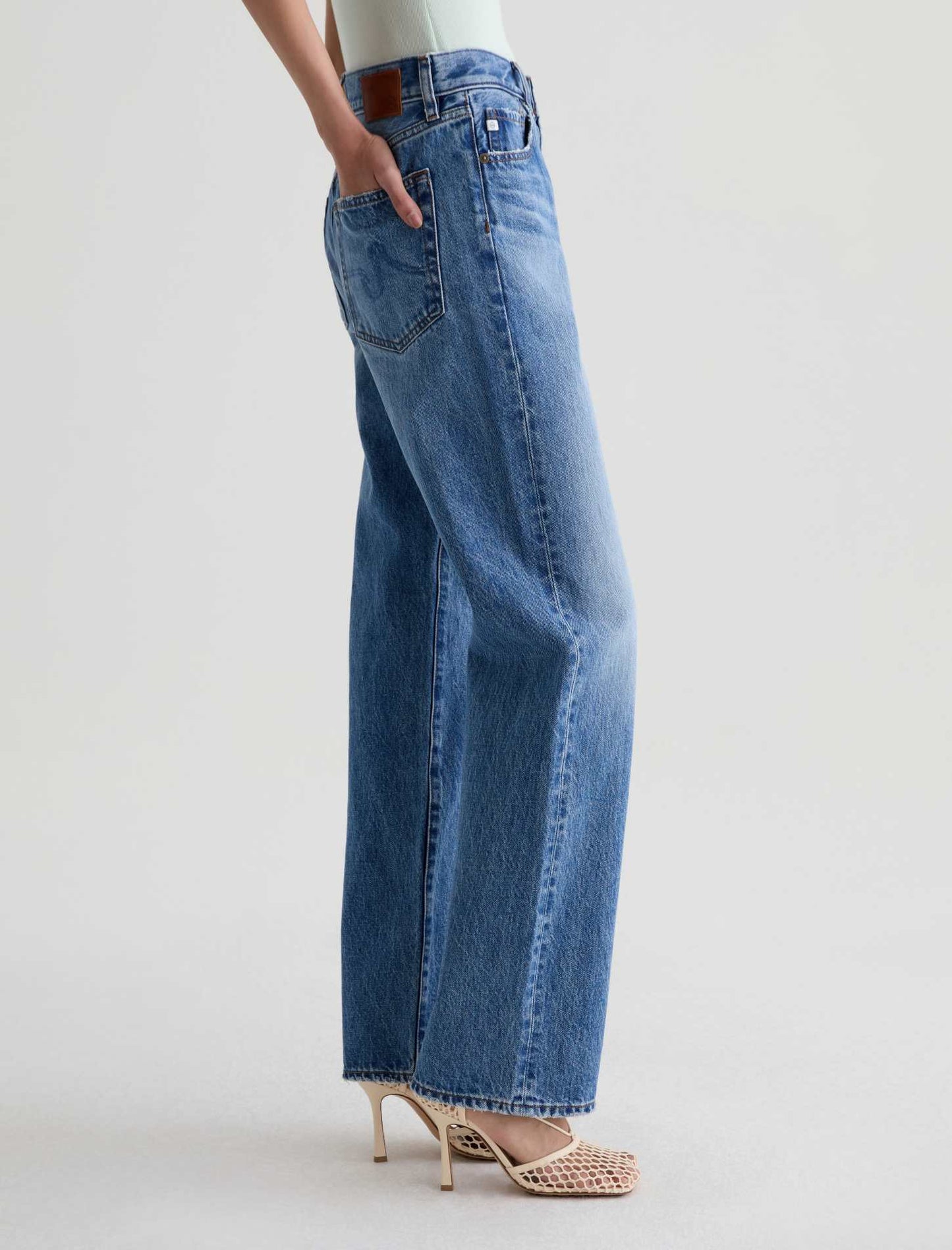 SYDNEY JEANS IN CANDID
