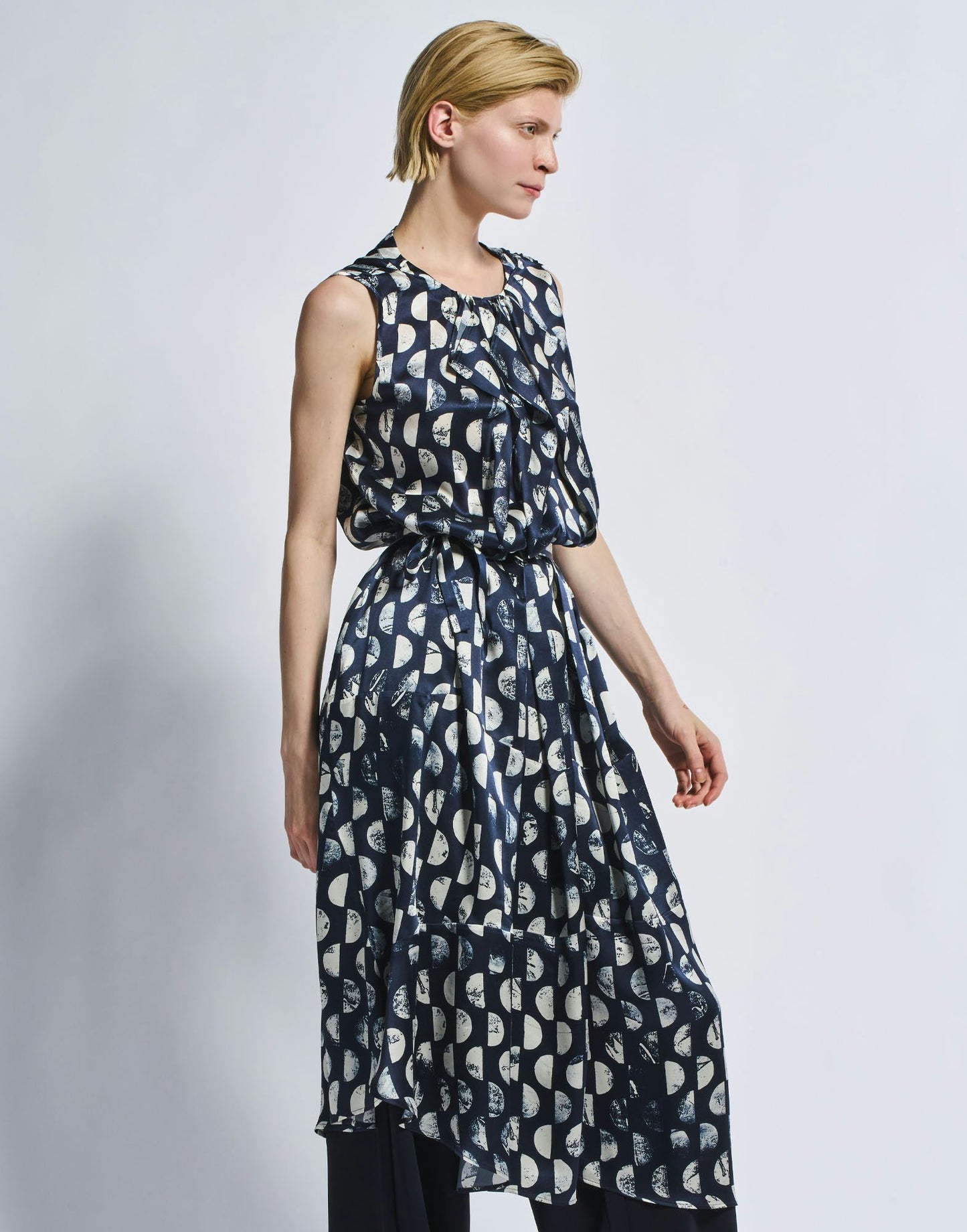 PERFECTIONIST SLEEVELESS DRESS W PRINT