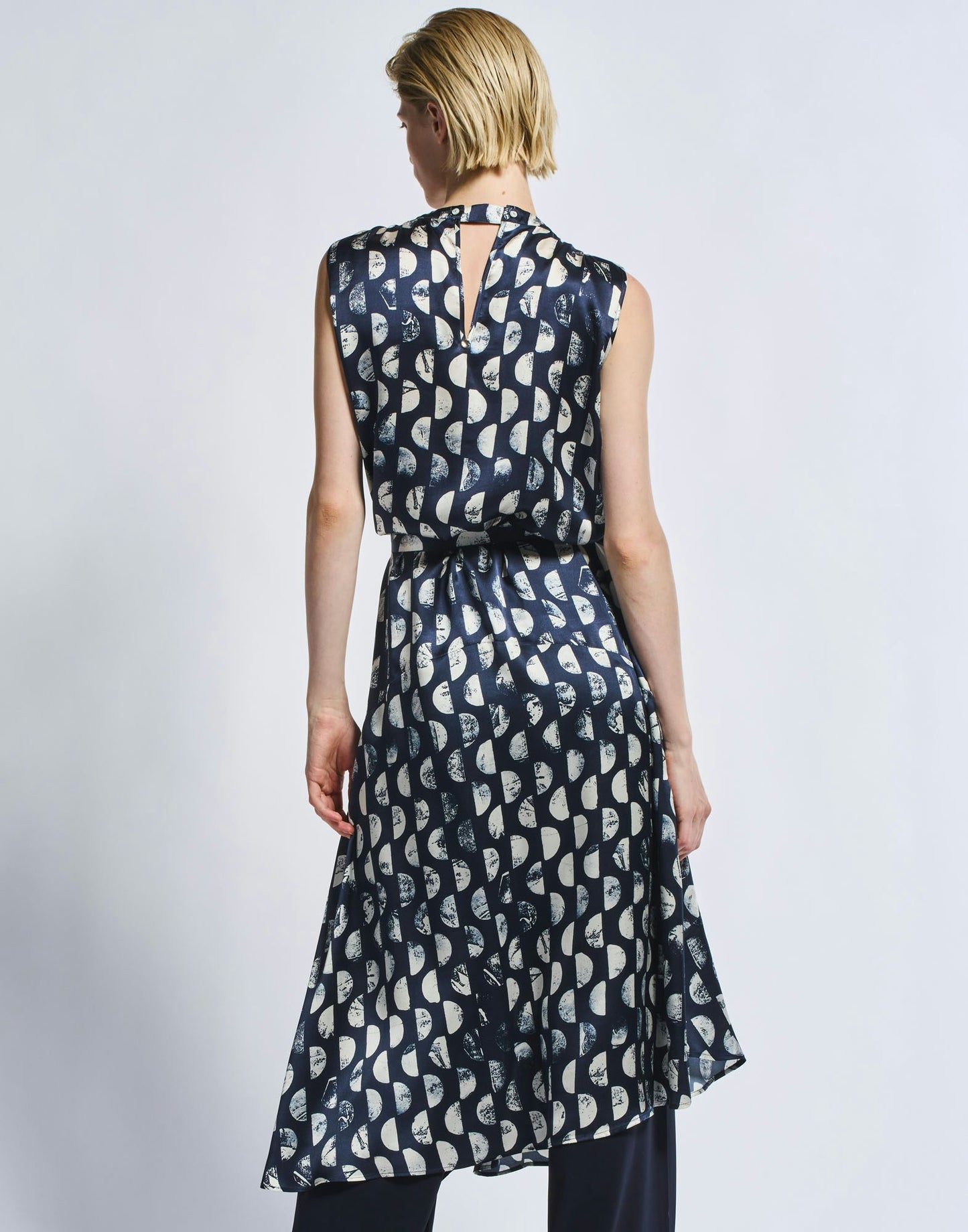 PERFECTIONIST SLEEVELESS DRESS W PRINT