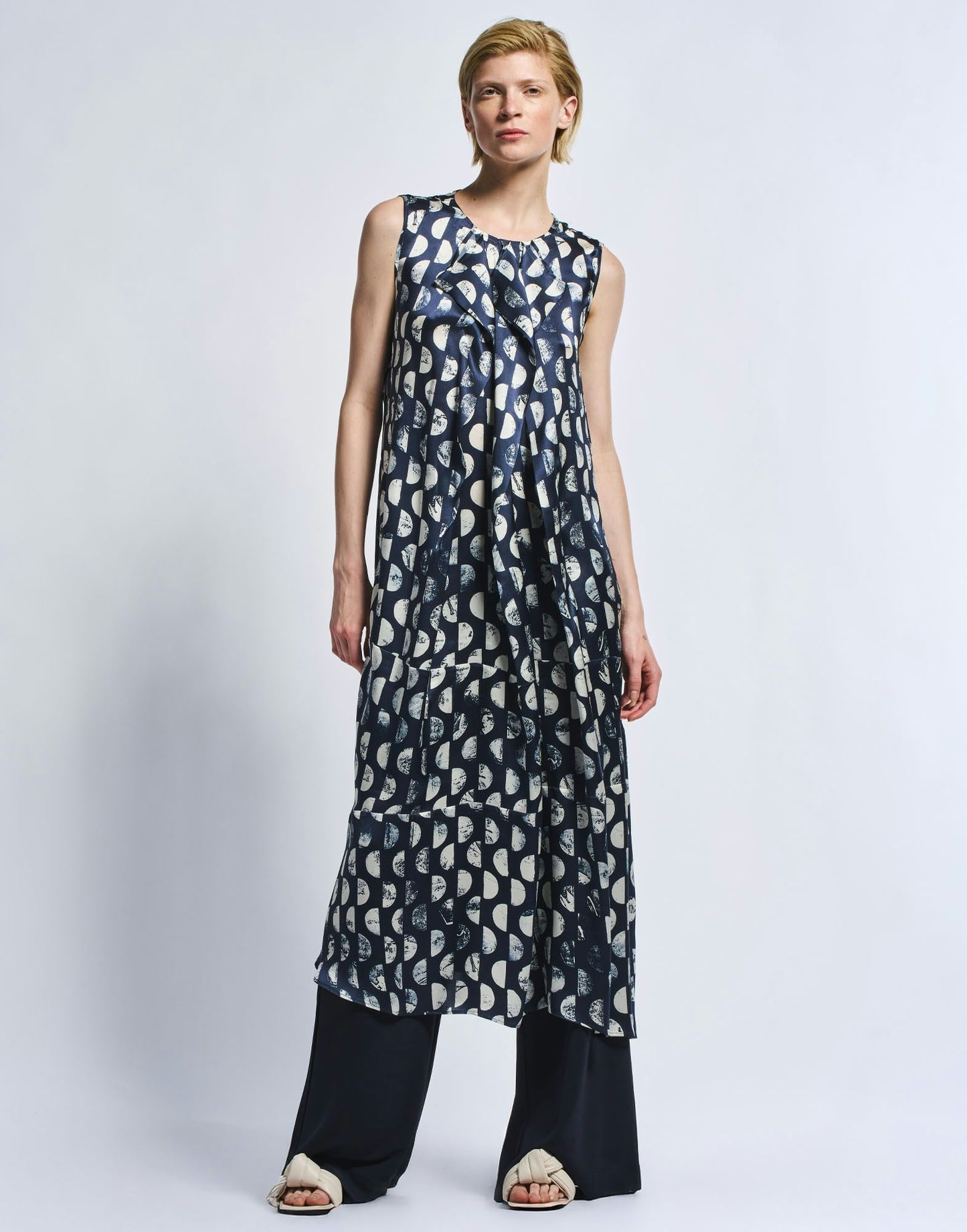 PERFECTIONIST SLEEVELESS DRESS W PRINT