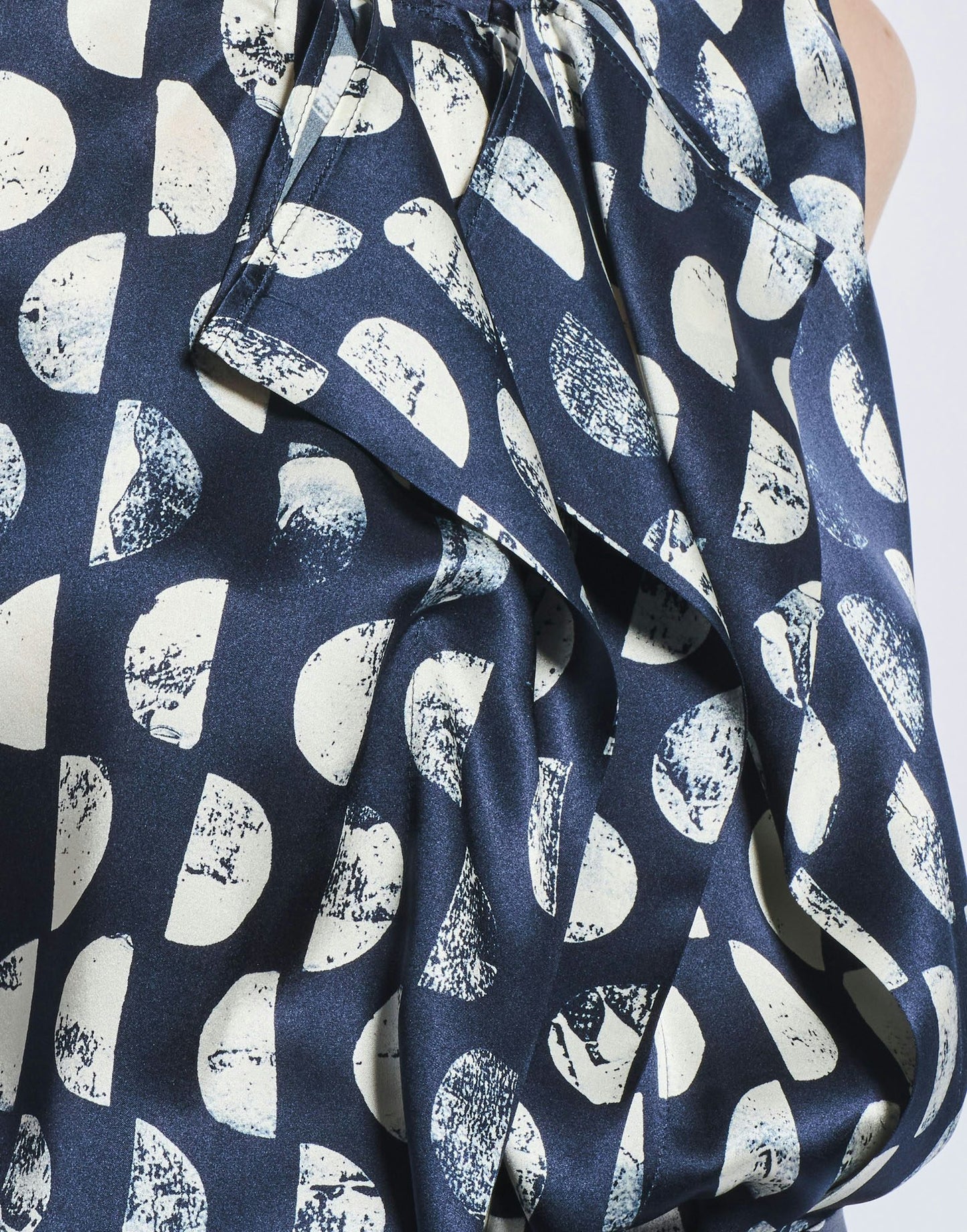 PERFECTIONIST SLEEVELESS DRESS W PRINT