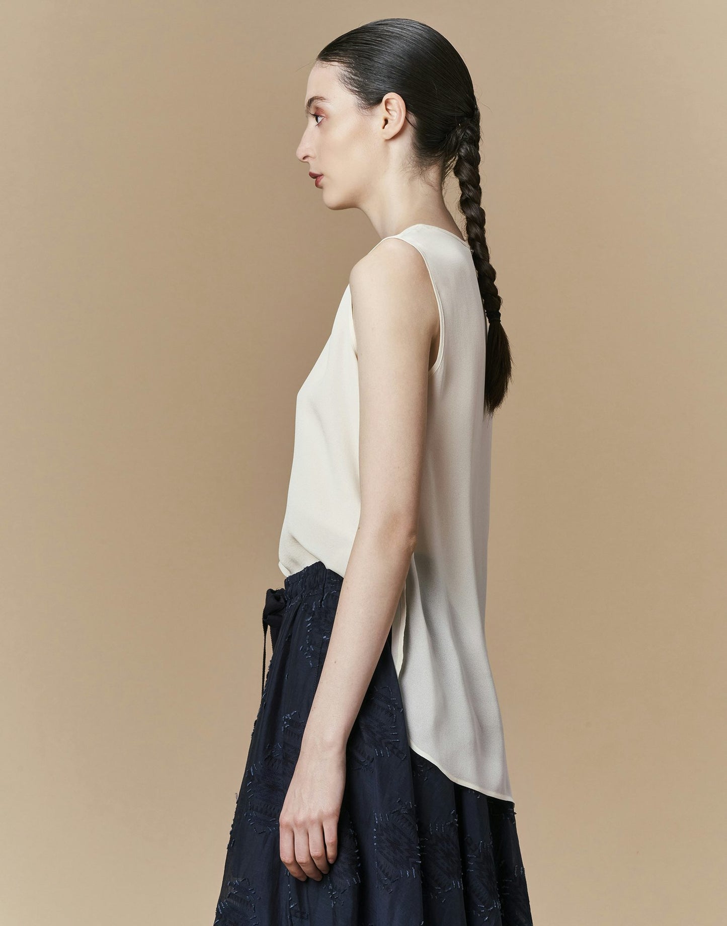 RECITAL FLARED SLEEVELESS SILK TOP