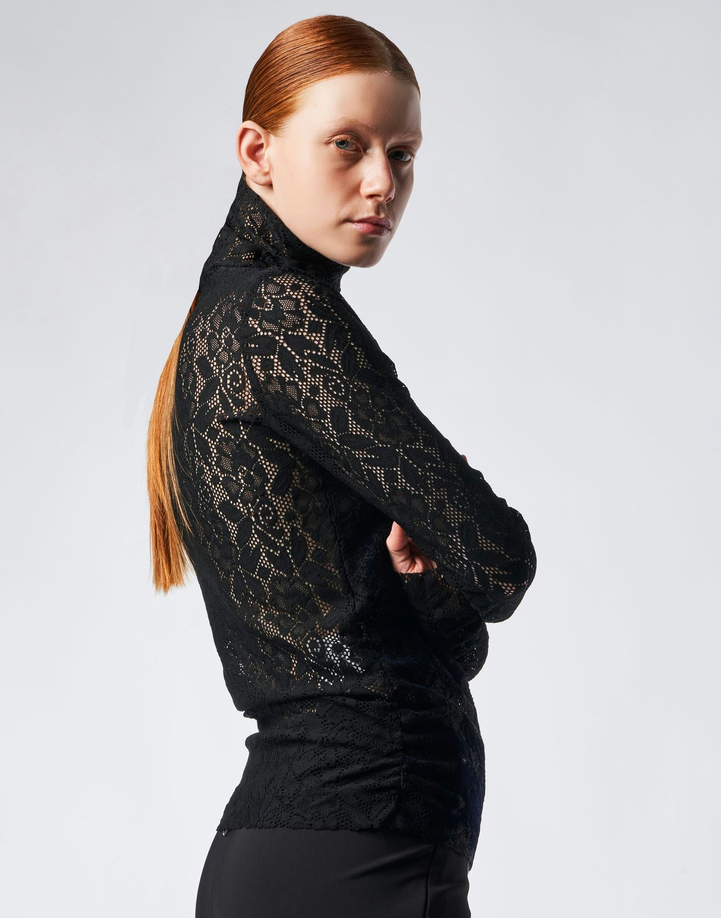 LOGICAL TURTLENECK LACE TOP