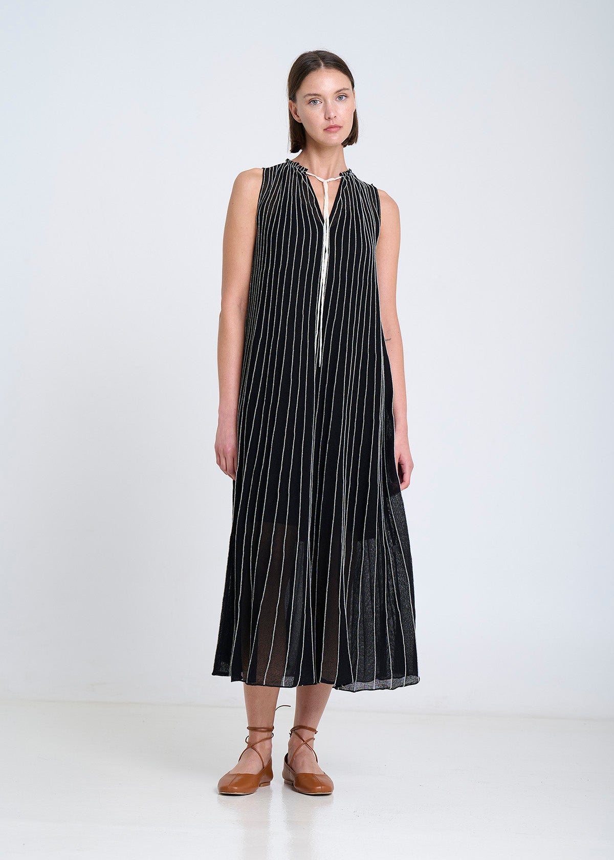 V-NECK KNTTED DRESS BLACK & WHITE STRIPES