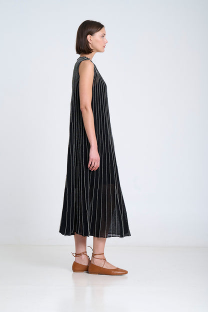 V-NECK KNTTED DRESS BLACK & WHITE STRIPES