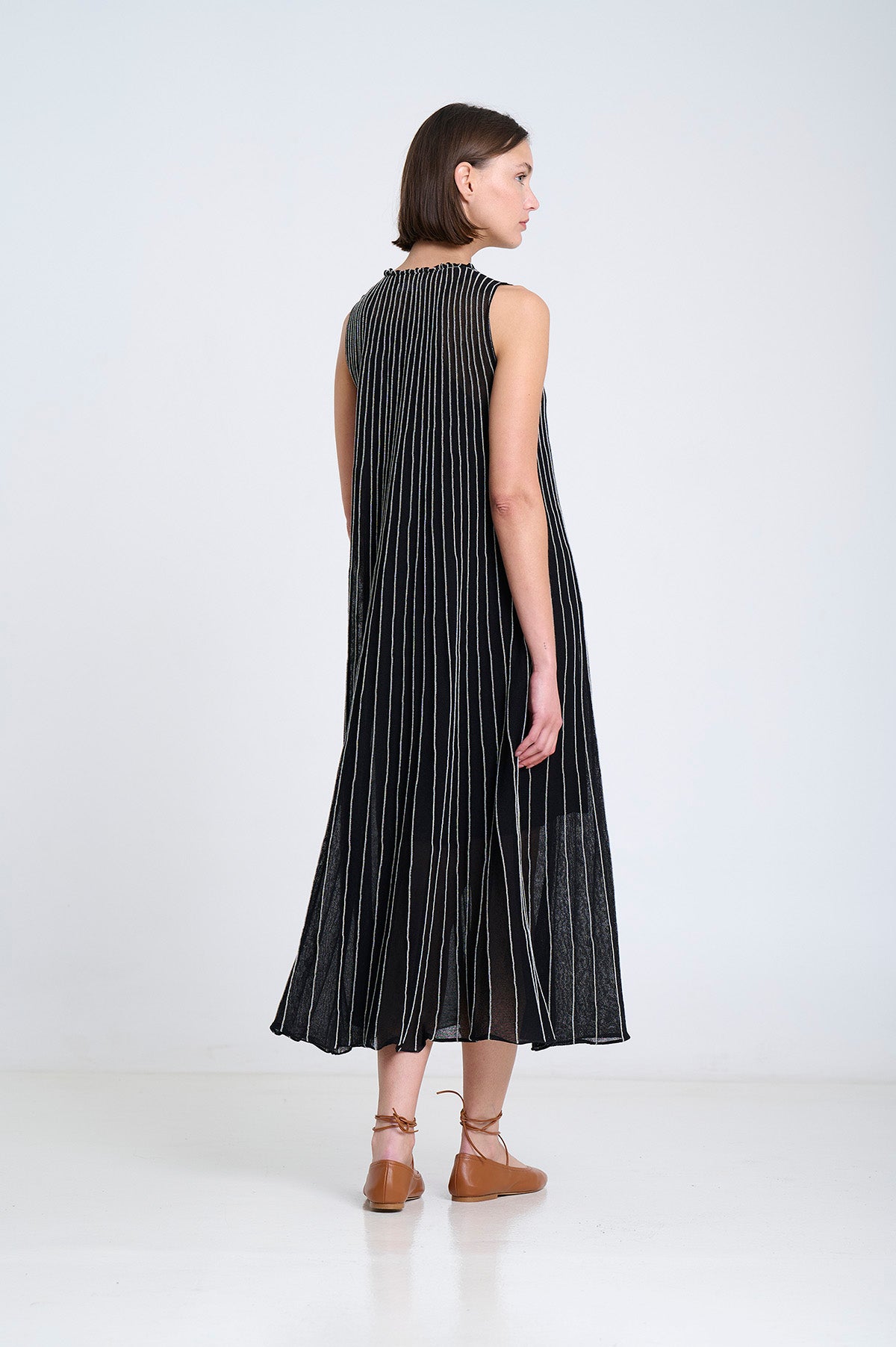 V-NECK KNTTED DRESS BLACK & WHITE STRIPES