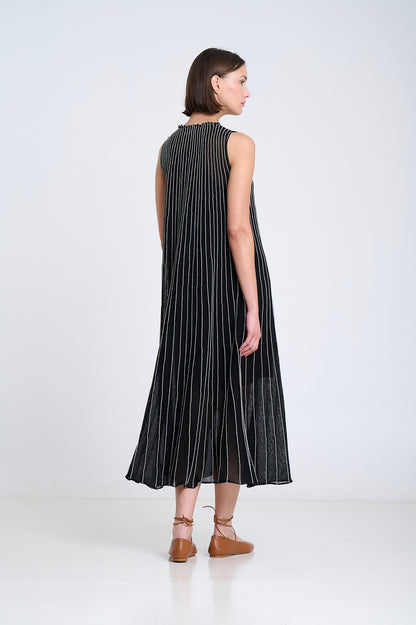 V-NECK KNTTED DRESS BLACK & WHITE STRIPES