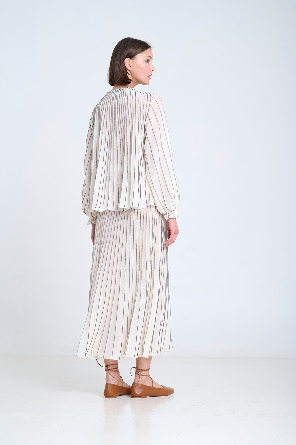 CREAM W BLACK STRIPE KNITTED SKIRT W SHEER HEM