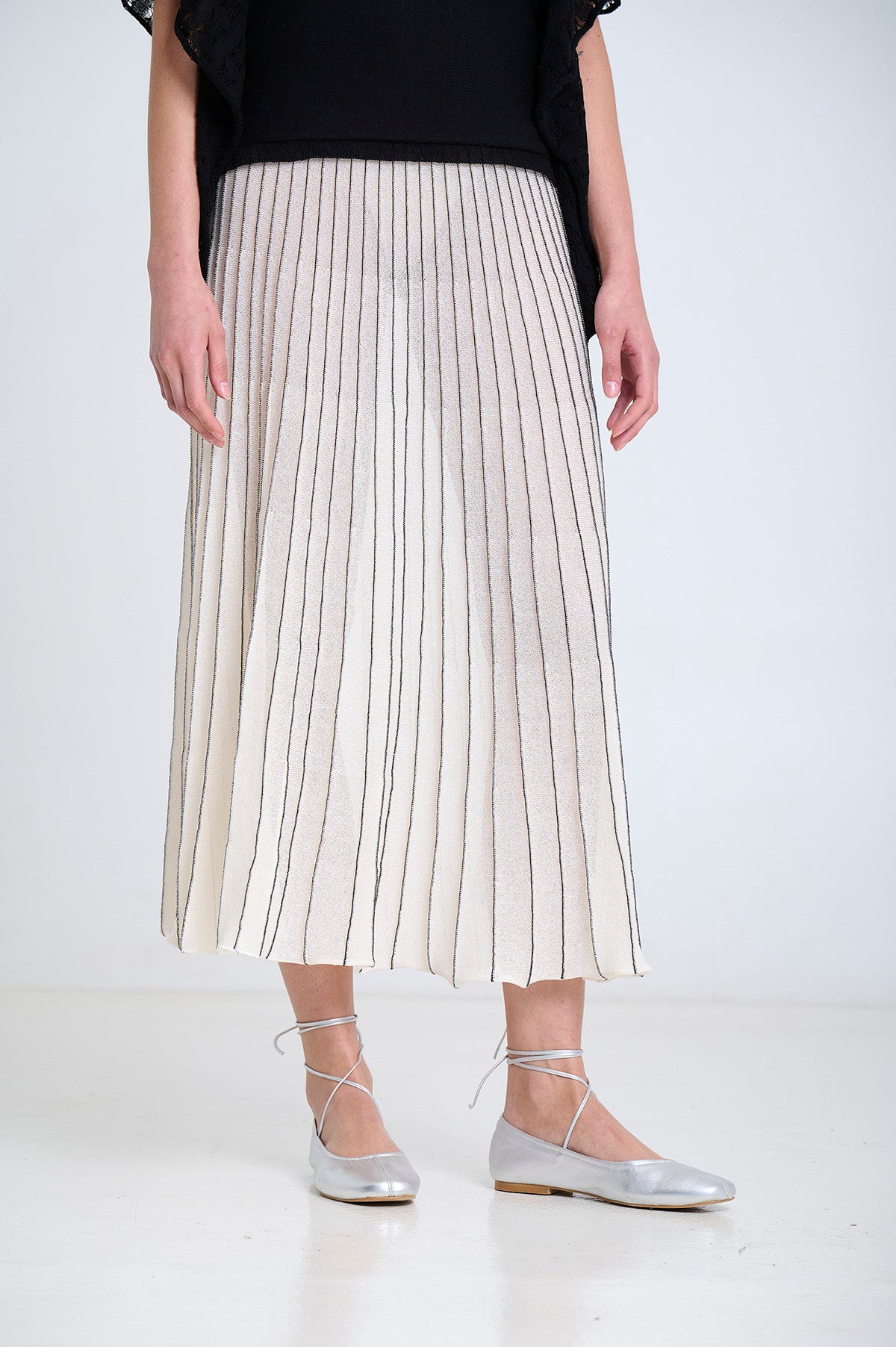 CREAM W BLACK STRIPE KNITTED SKIRT W SHEER HEM